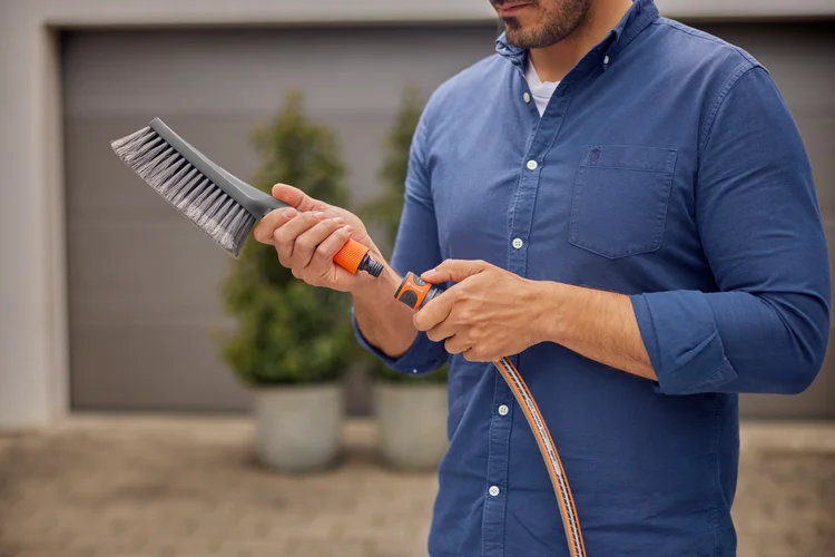 Cleansystem Handbürste S soft, wasserführende Bürste