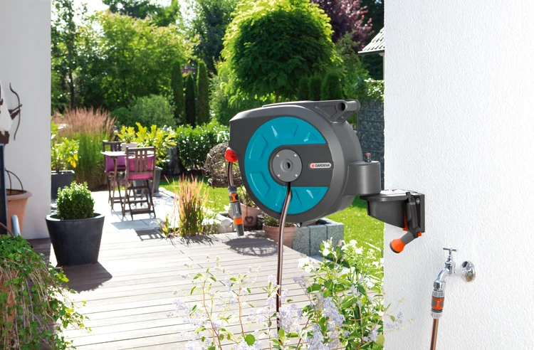 Dispozitiv de perete pentru furtun Comfort 15 roll-up automatic