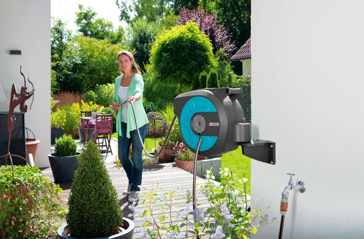 Dispozitiv de perete pentru furtun Comfort 15 roll-up automatic