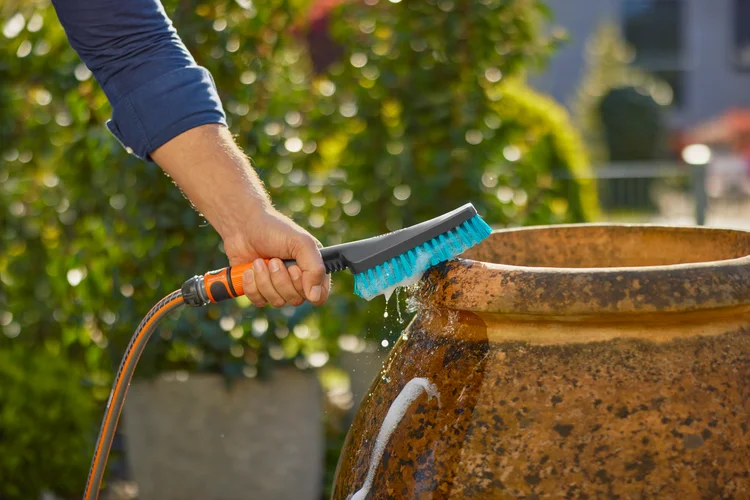 Cleansystem Handbürste S hard, wasserführende Bürste