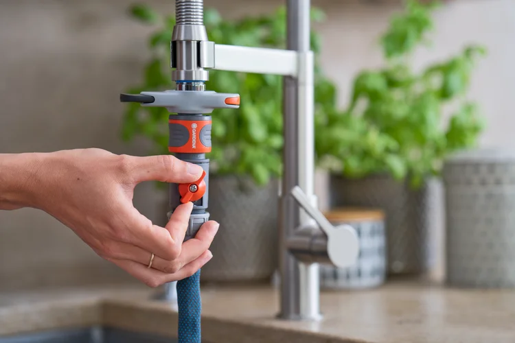 Wąż tekstylny Liano™ 10 m z adapterem do kranów wewnętrznych – zestaw