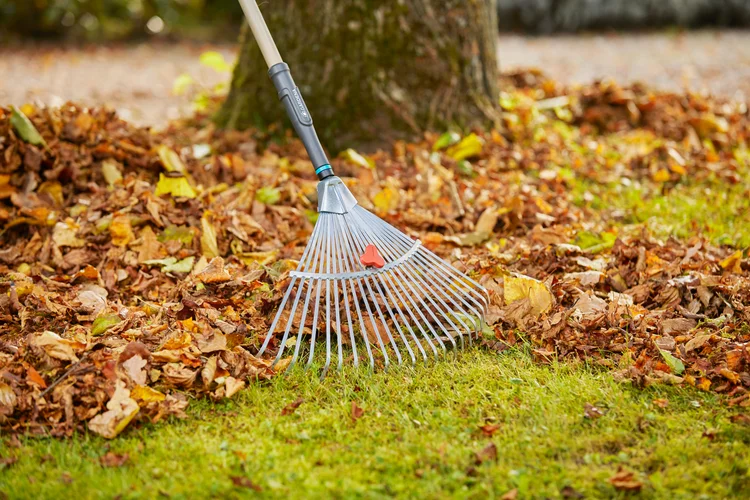 NatureLine nastavitelné hrábě s certifikátem FSC 100%