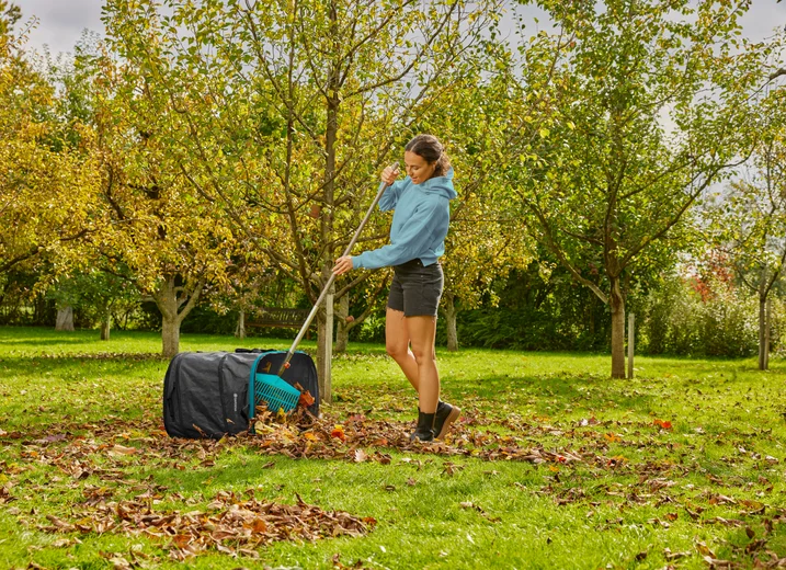 Faltbarer Gartenbehälter zum ergonomischen Einsammeln von Abfällen bis zu 127 l