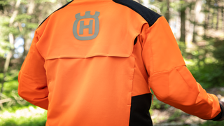 Harjaleikkaus- ja trimmeritakki, tekninen, erittäin liikkuva