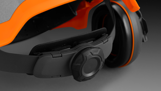 Yhden käden räikkä, huomiooranssi tekninen metsäkypärä