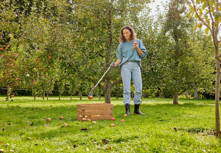A functional grabbing aid for ergonomic waste disposal in the garden