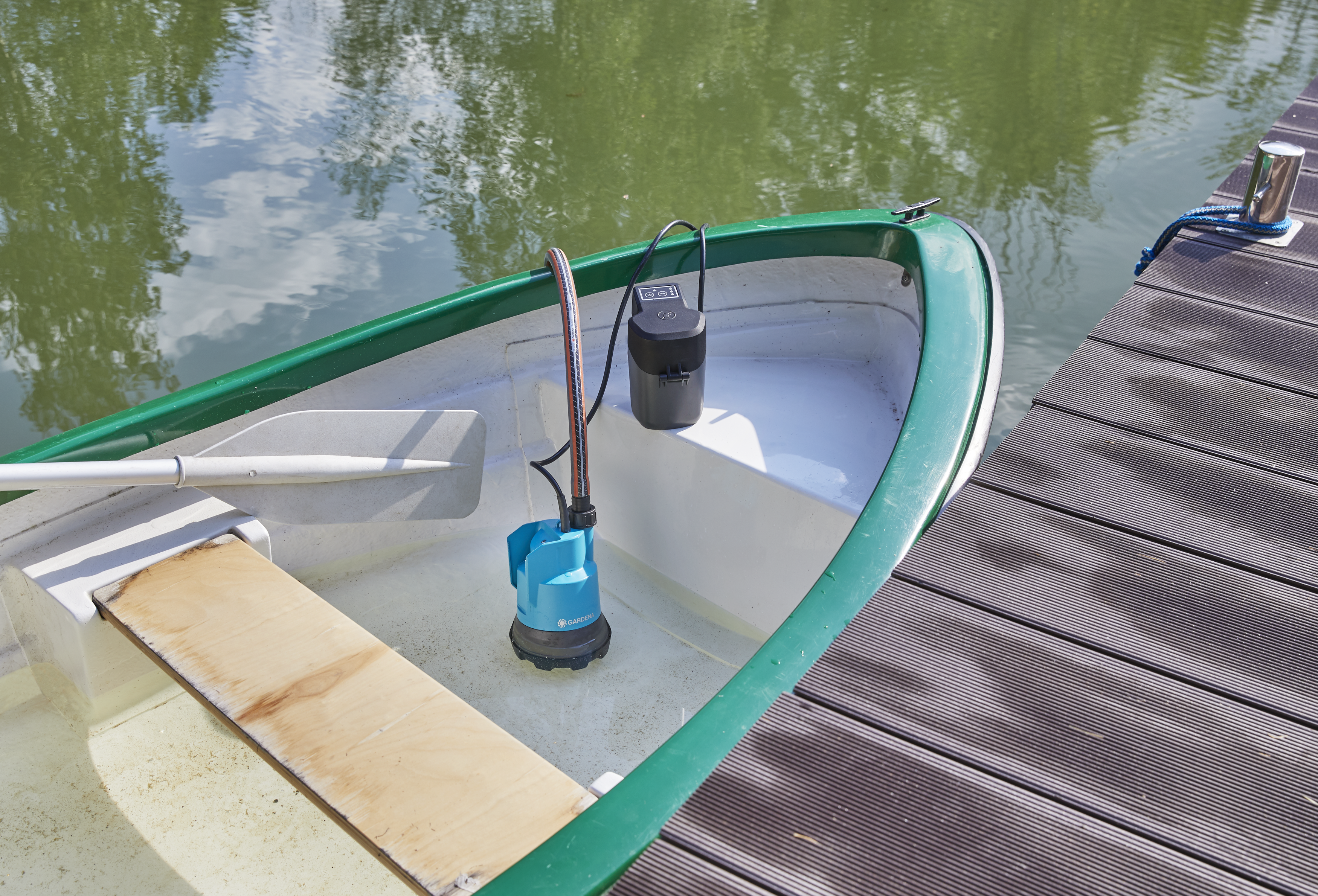 Battery Clear Water Submersible Pump 2000/2 18V P4A Ready-To-Use Set