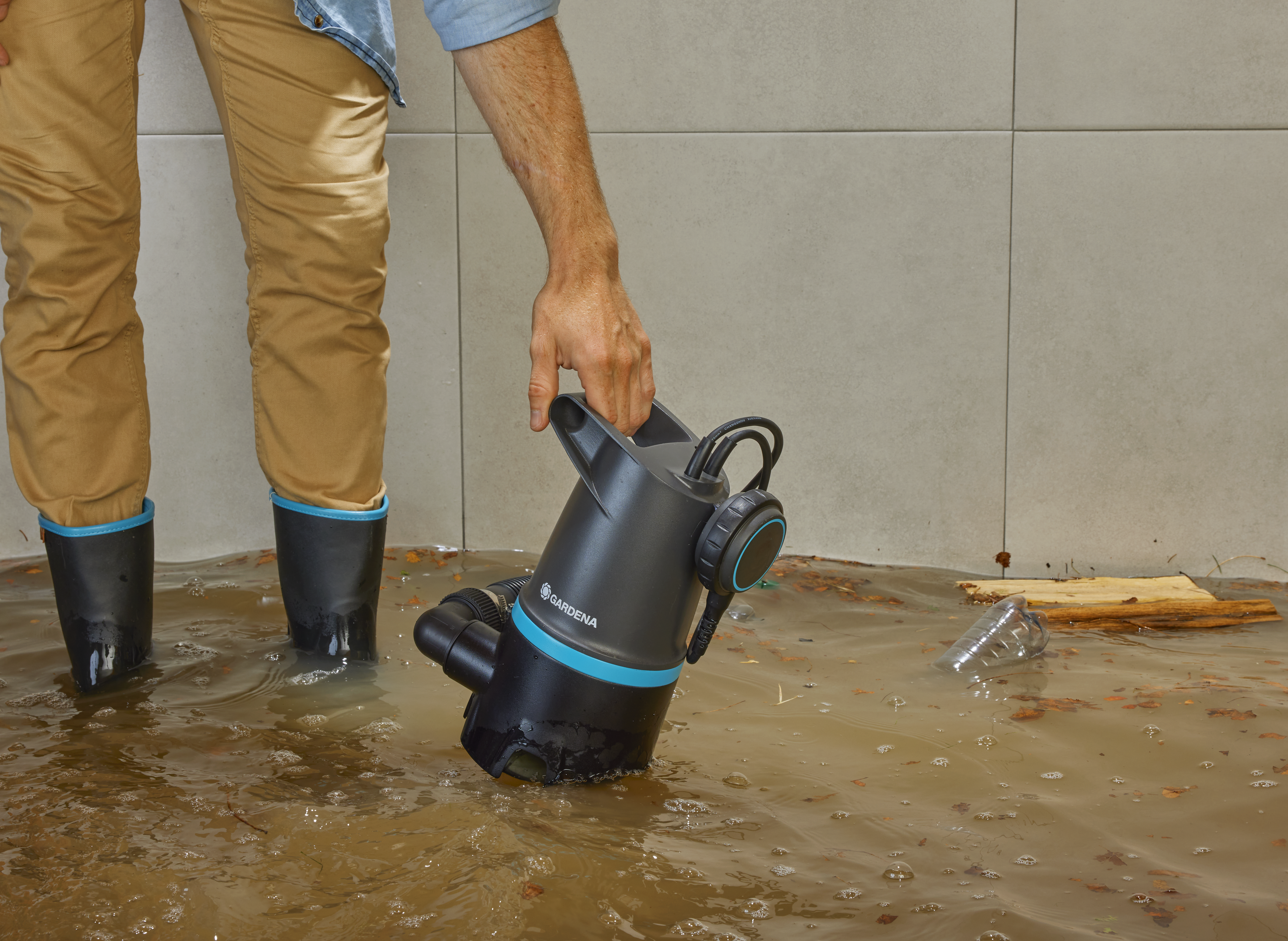 2in1 BASIC mer&uuml;lőszivatty&uacute; szennyezett v&iacute;zhez 20000, 20.000 l/h, &uacute;sz&oacute;kapcsol&oacute;val