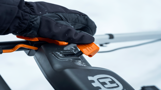 Akumulátorová snehová fréza Husqvarna ST 253i Nastaviteľná rýchlosť šneku