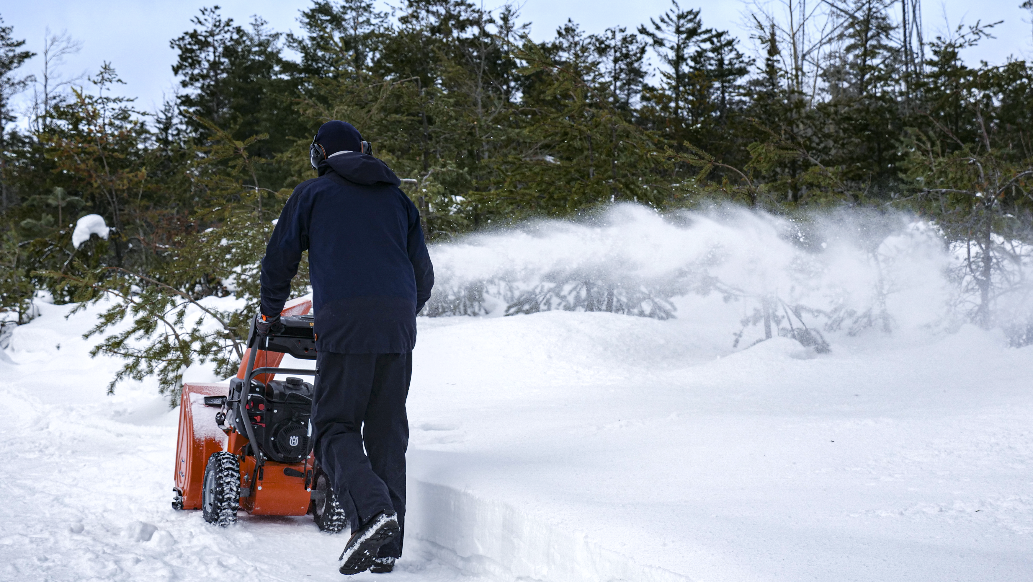 HUSQVARNA ST 124 — fotografie 14