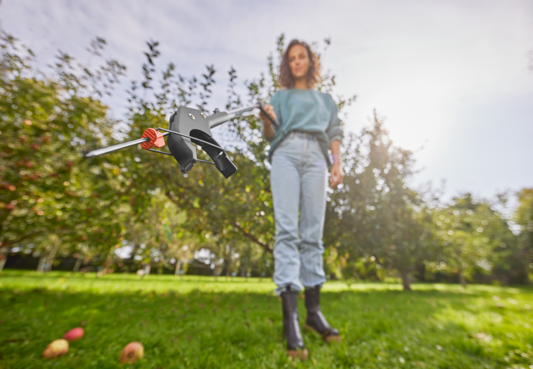 A functional grabbing aid for ergonomic waste disposal in the garden