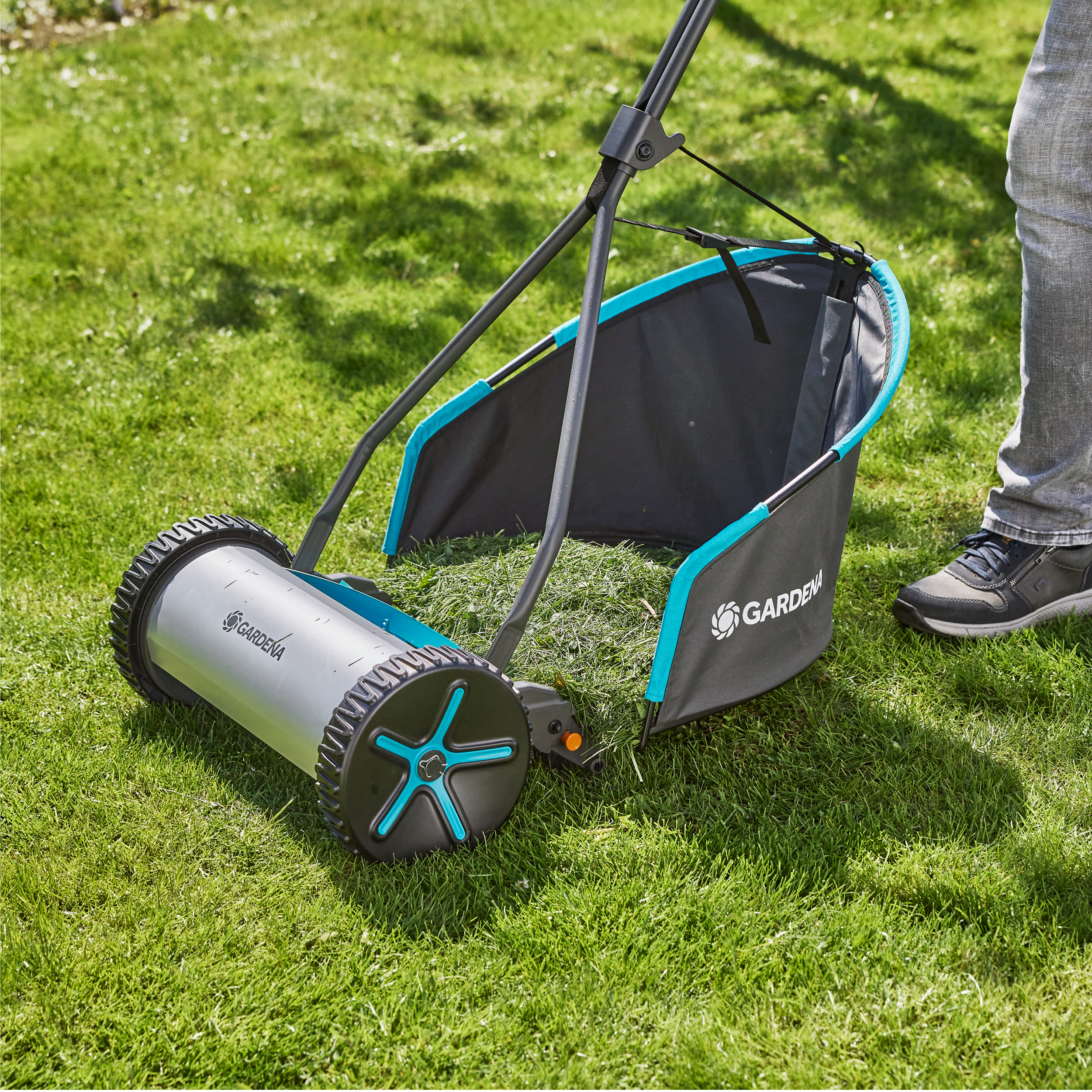 Cestello raccoglierba, Rasaprato a mano elicoidale