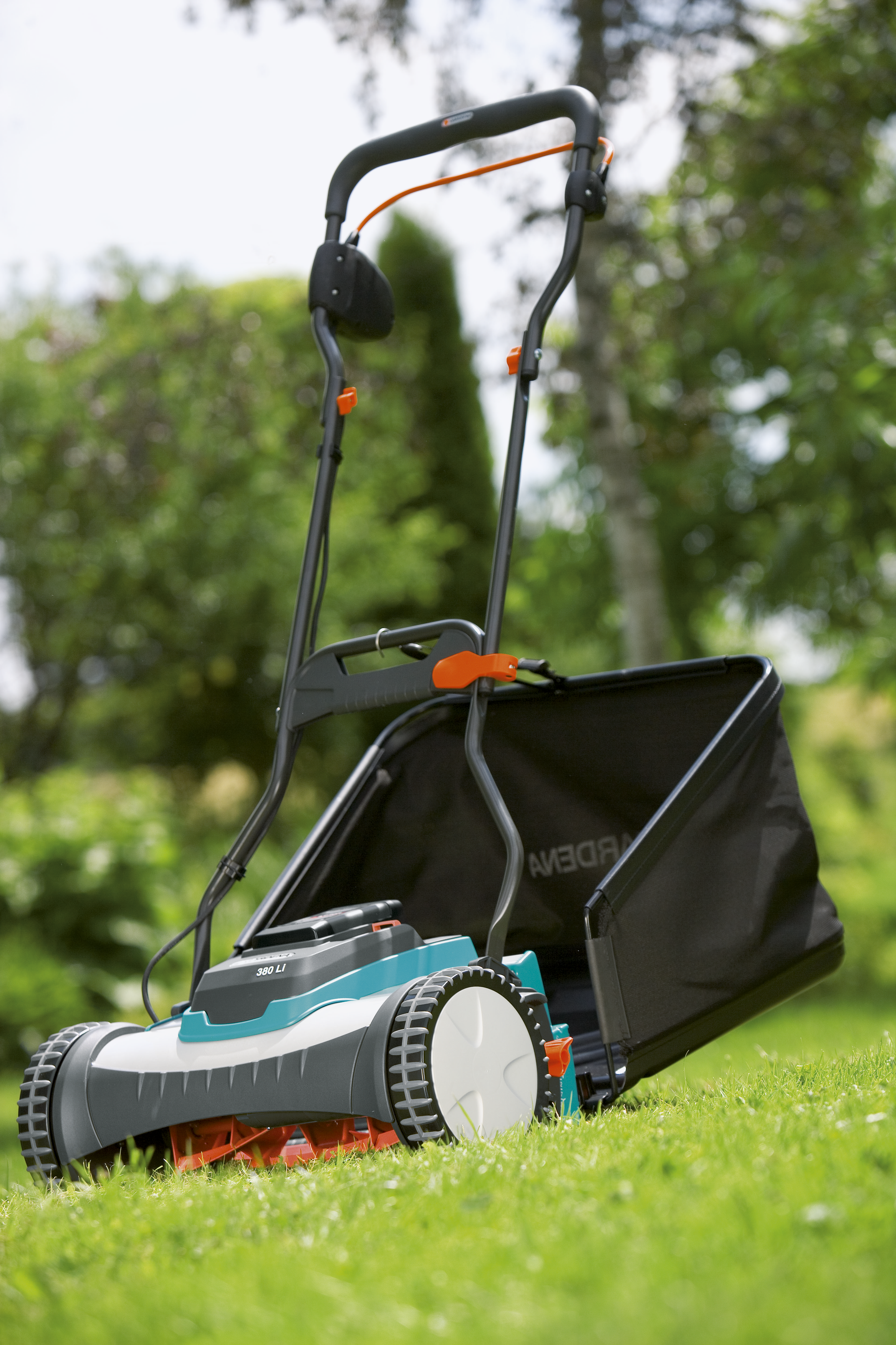 Maşină de tuns iarbă 380 Li
