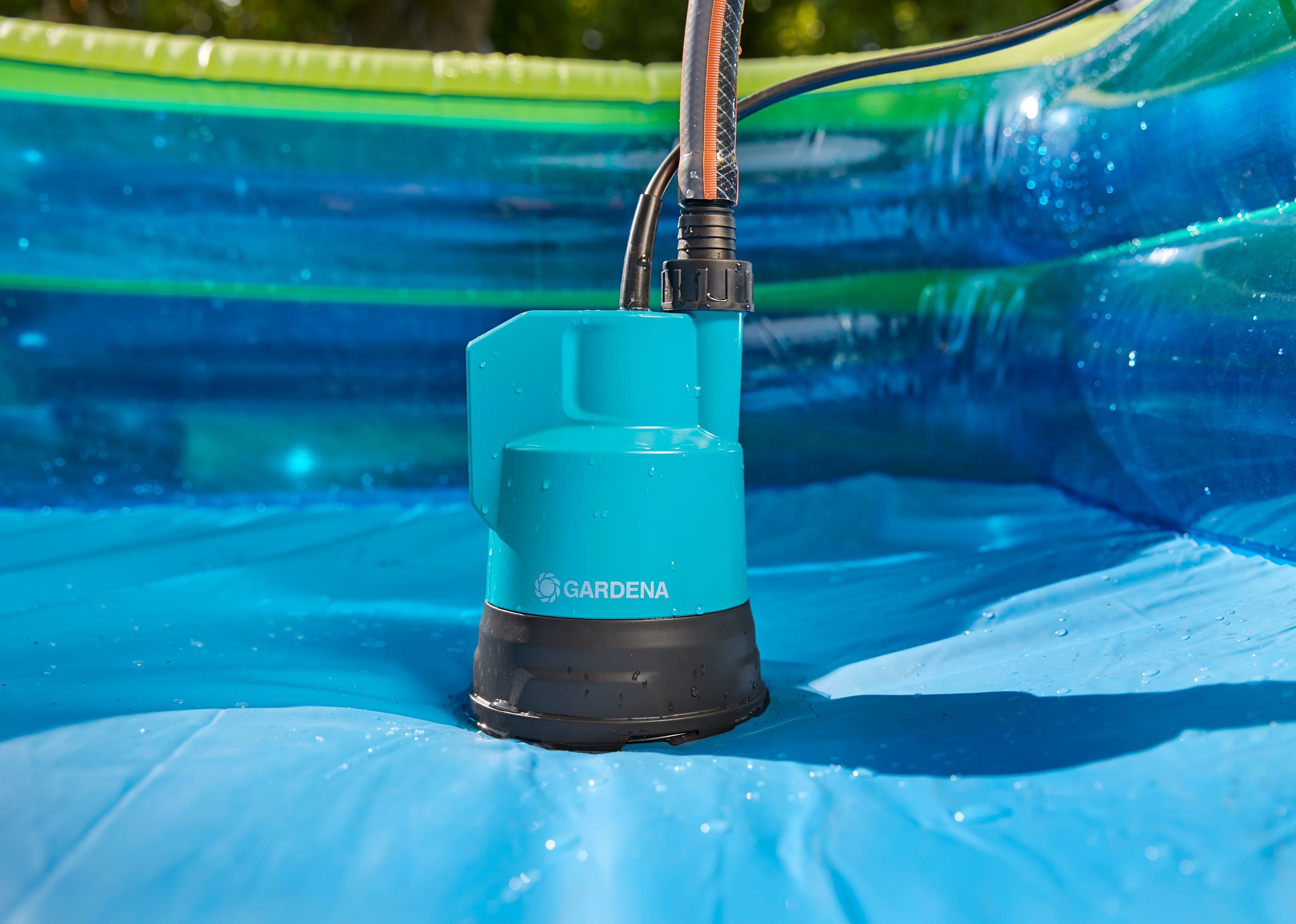 Battery Clear Water Submersible Pump 2000/2 18V P4A Ready-To-Use Set