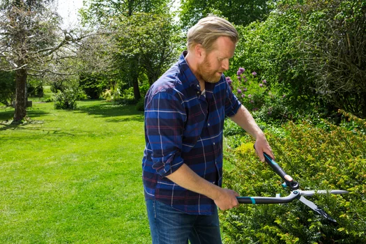 Cisaille À Haies 2en1 GARDENA EnergyCut – Lames Ondulées, Revêtement Anti-Adhérence - vue 10