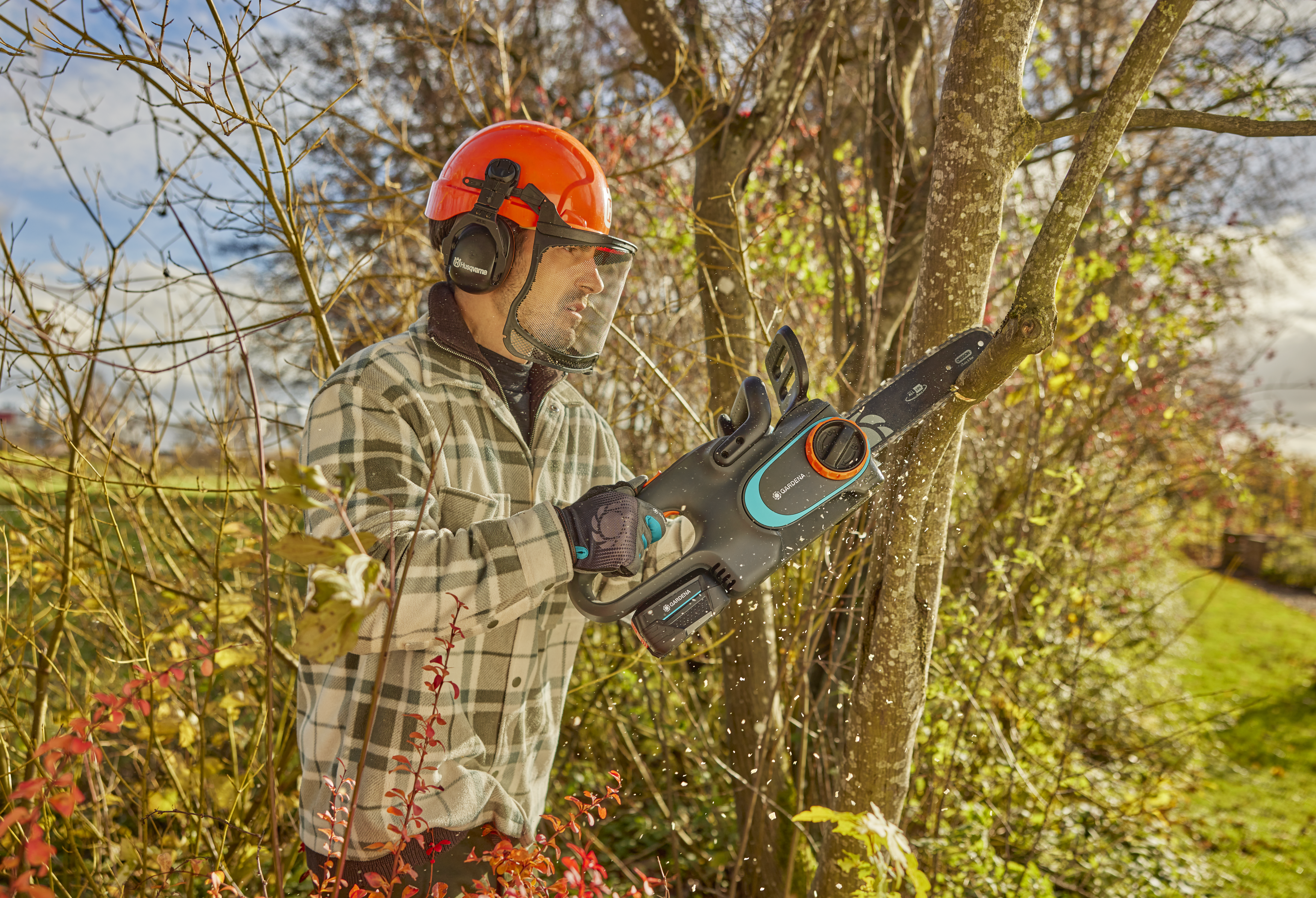 PowerSaw Akkumul&aacute;toros l&aacute;ncfűr&eacute;sz 250/18V akkumul&aacute;torral (4,0 Ah)