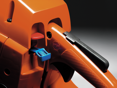 Separate Choke/Stop Switch Controls