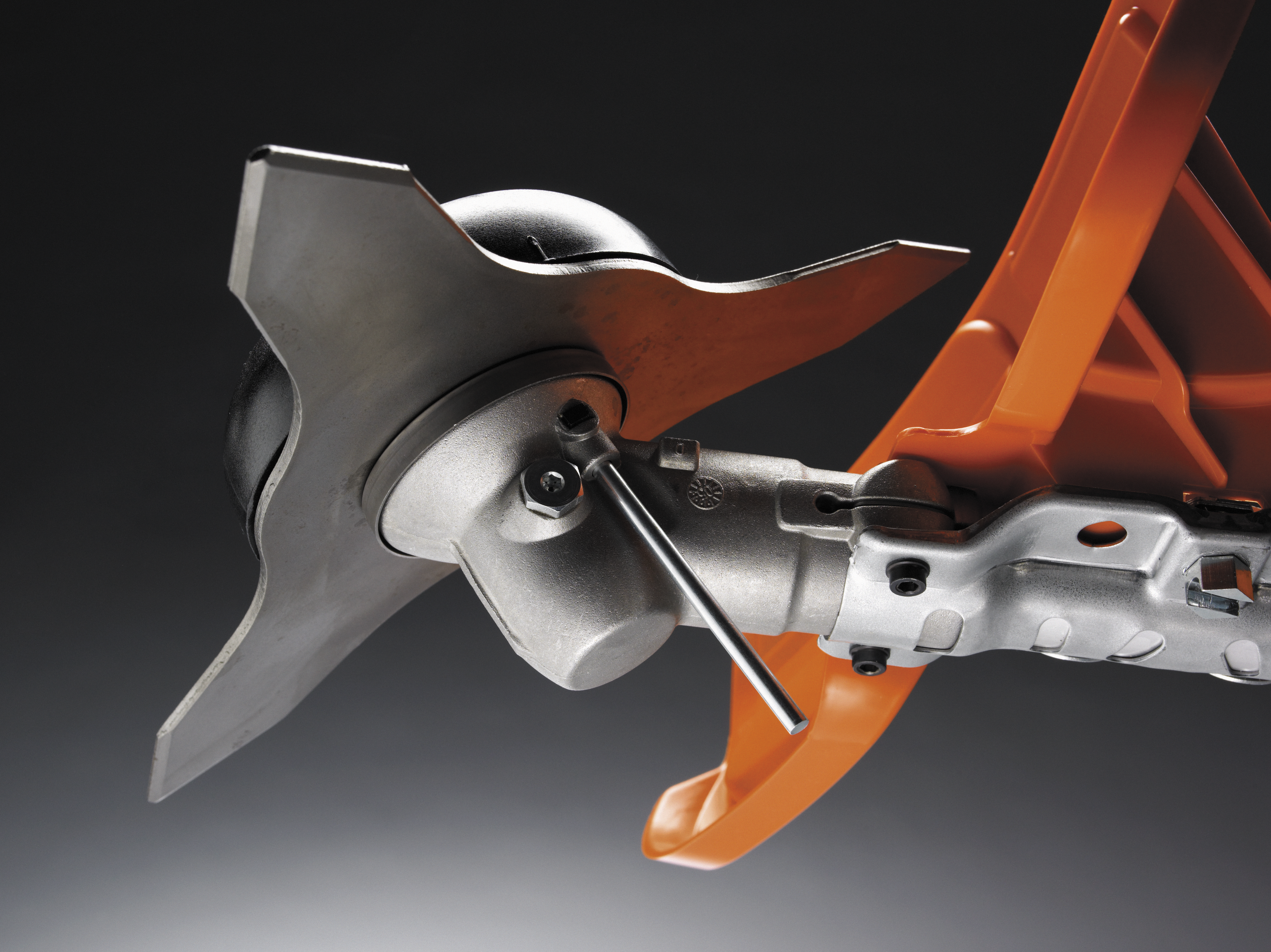 Easy switch of cutting equipment