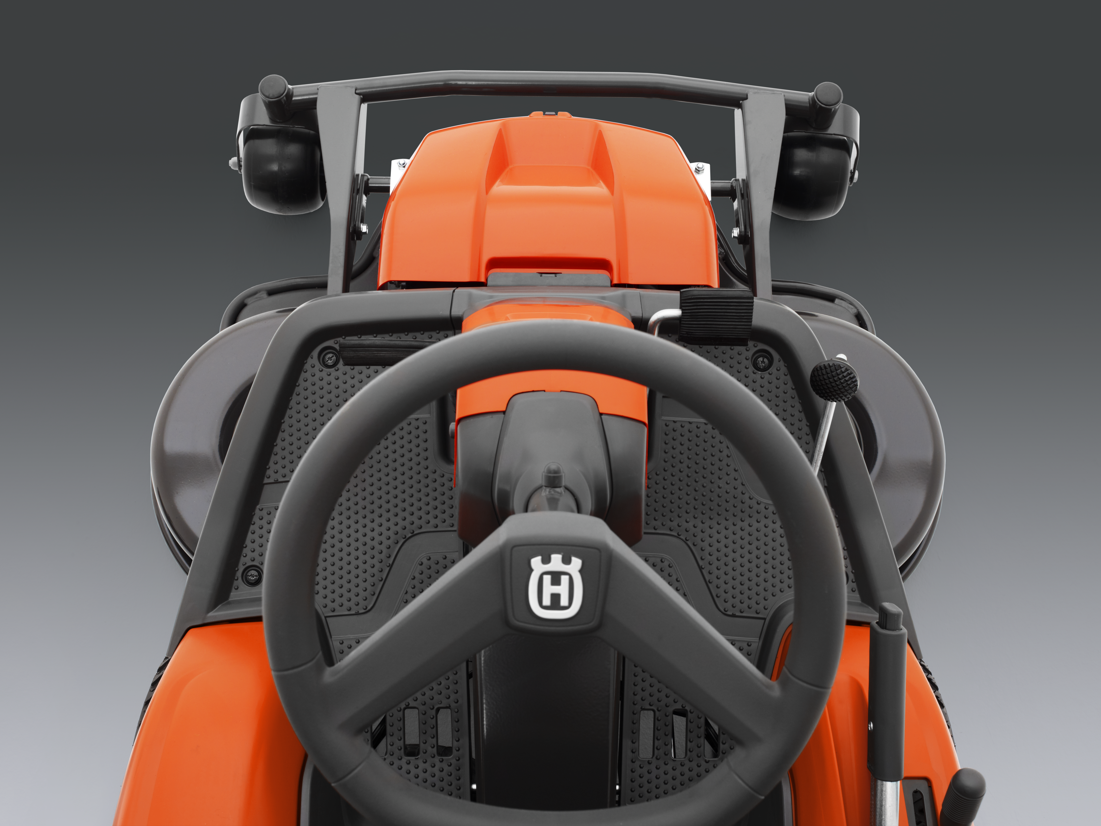 Front-mounted cutting deck