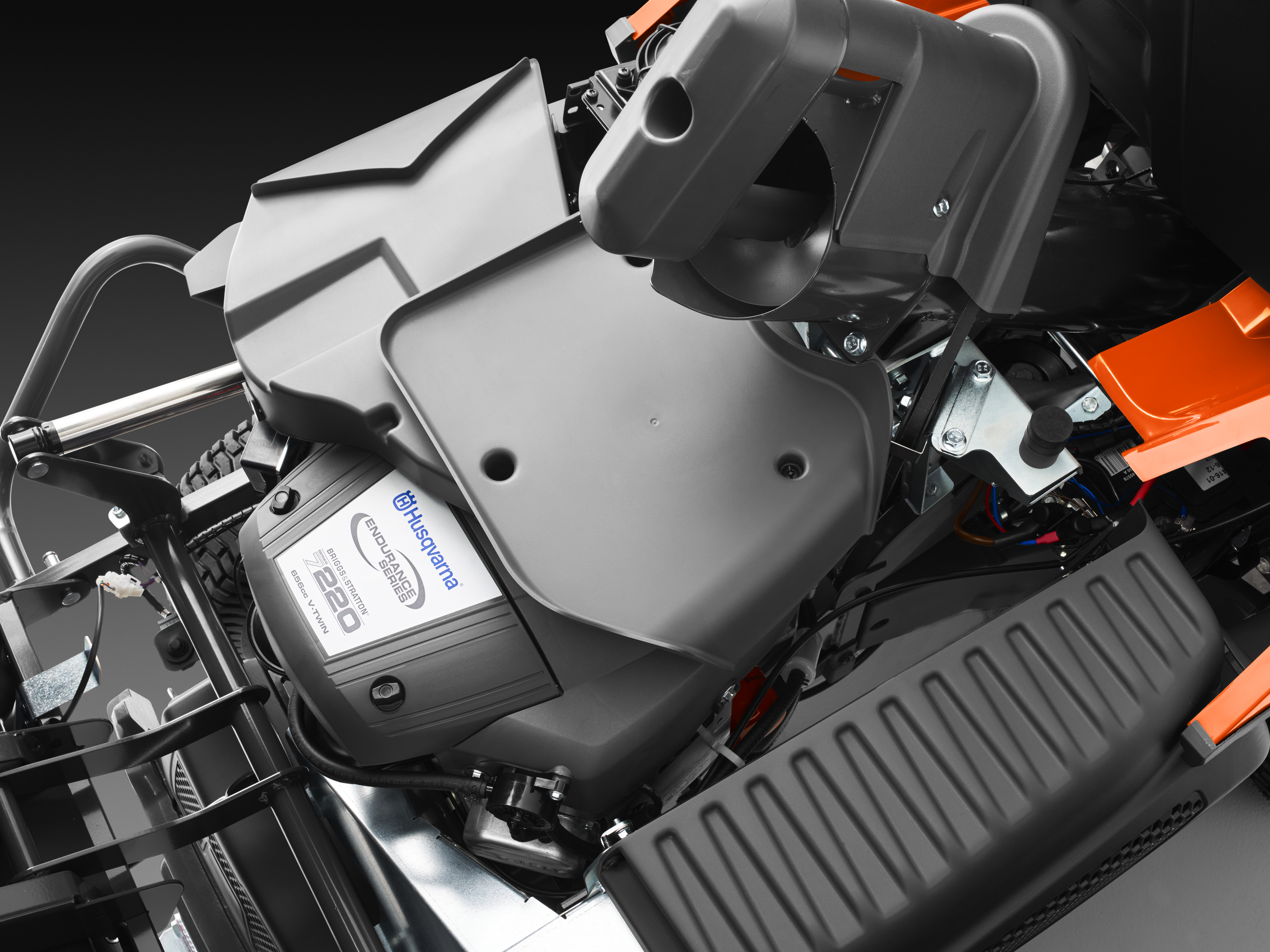 Husqvarna RC 320Ts AWD (bez žac. ústrojí) — fotografie 5