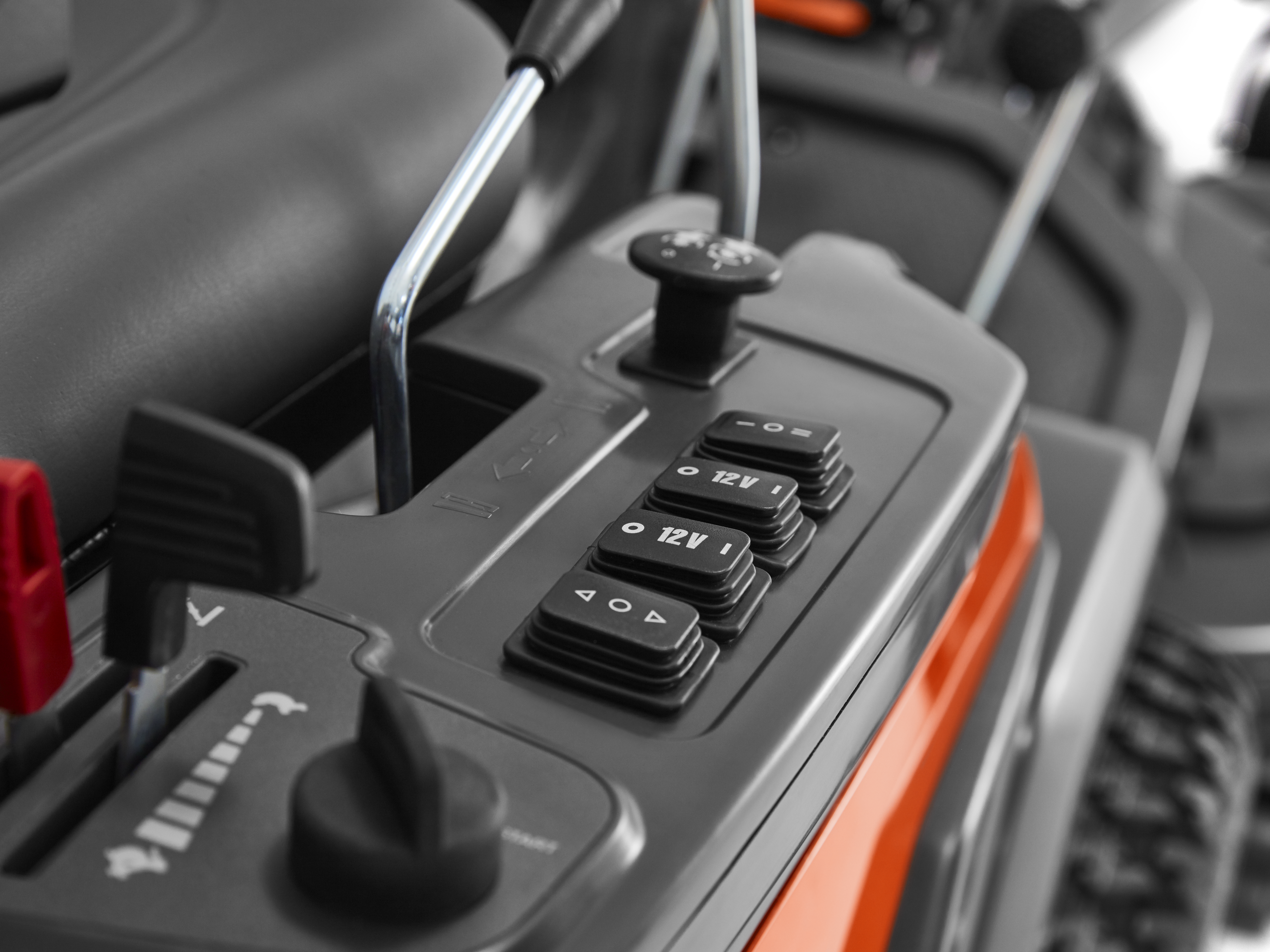 Husqvarna R 420TsX AWD (bez žac. ústrojí) — fotografie 7