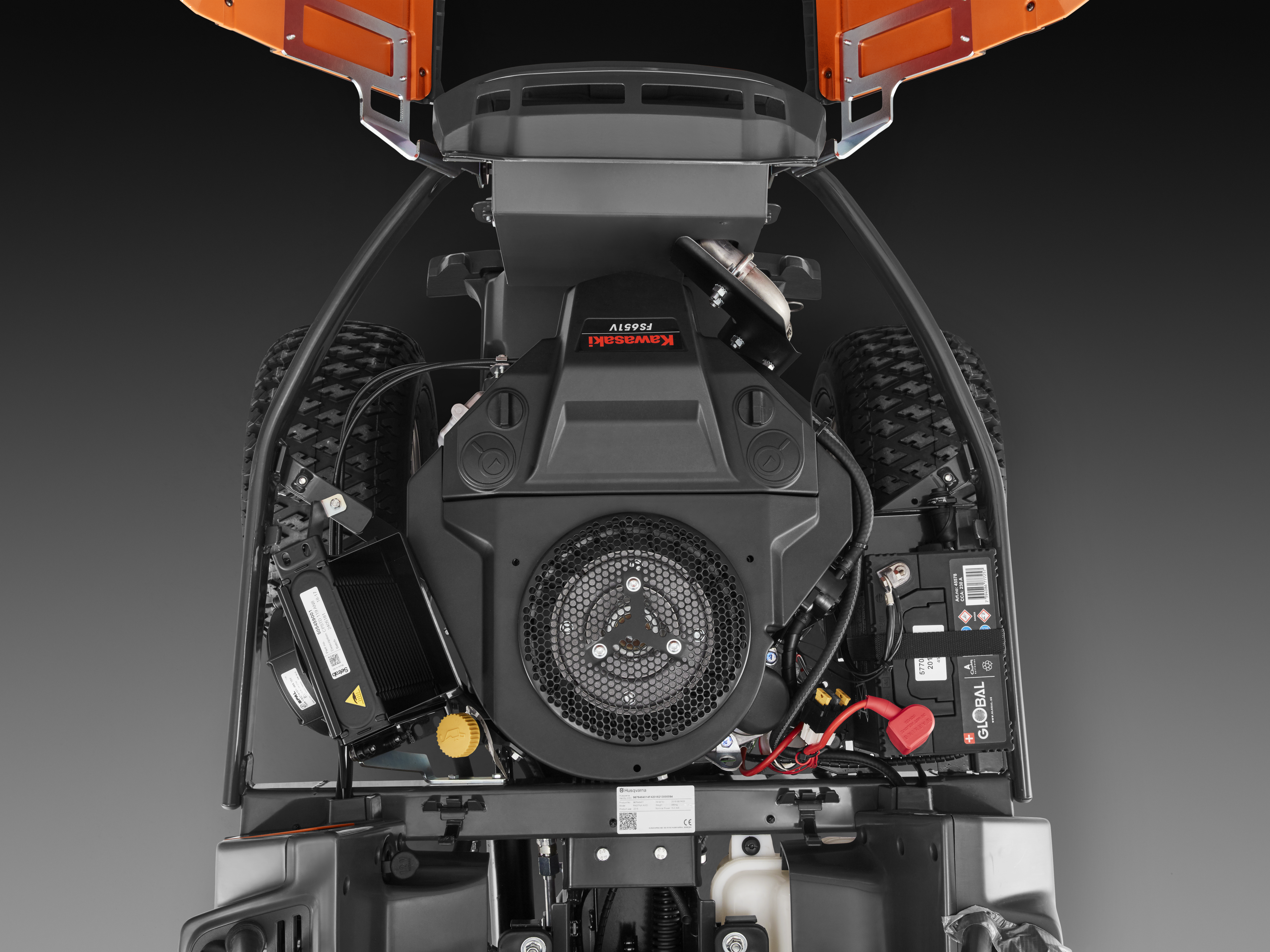 Husqvarna R 420TsX AWD (bez žac. ústrojí) — fotografie 4