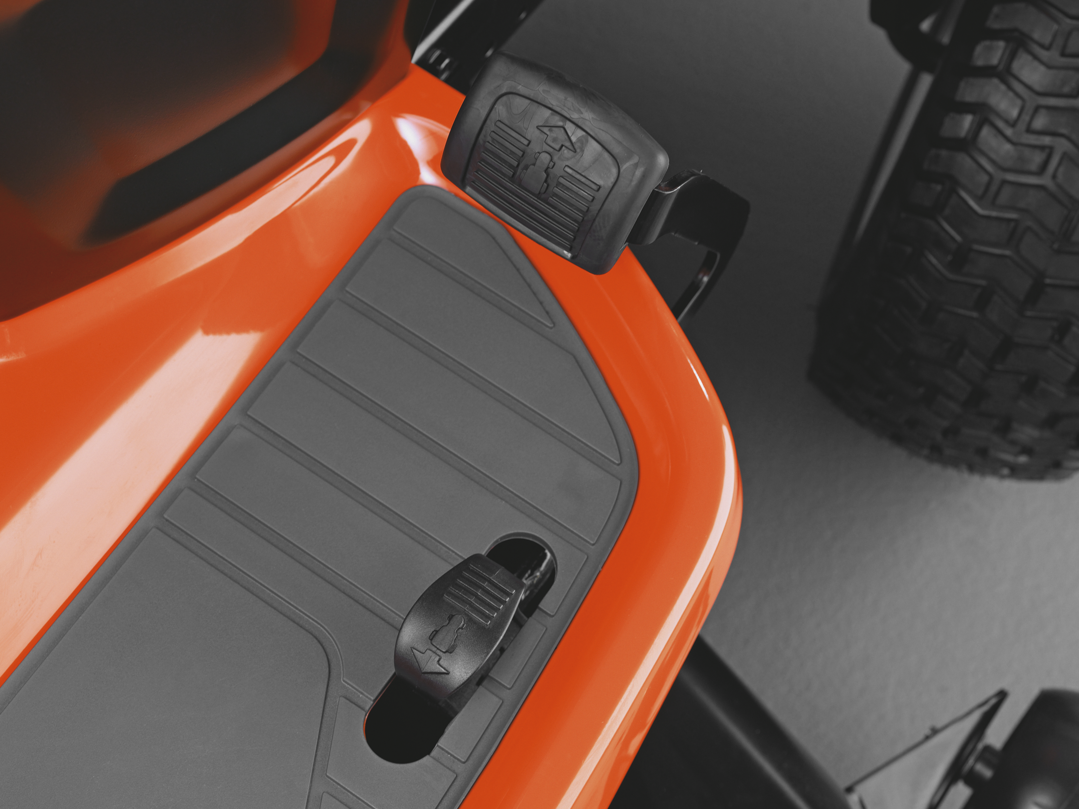 Voetpedaalbediende hydrostatische transmissie