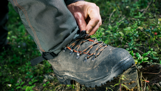 Tavaratilan koukku sisäpuolella