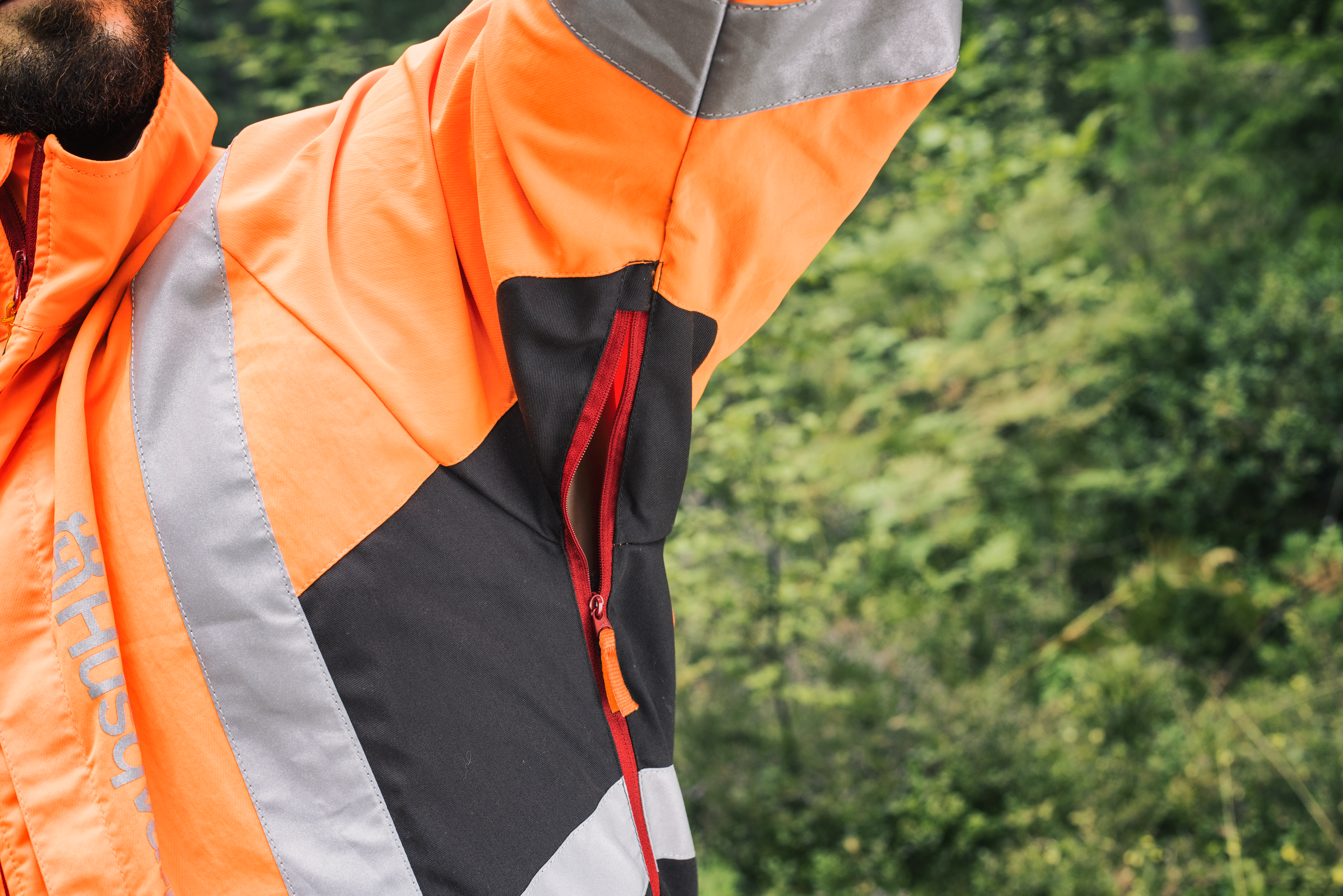 Ventilatieritsen onder de mouwen