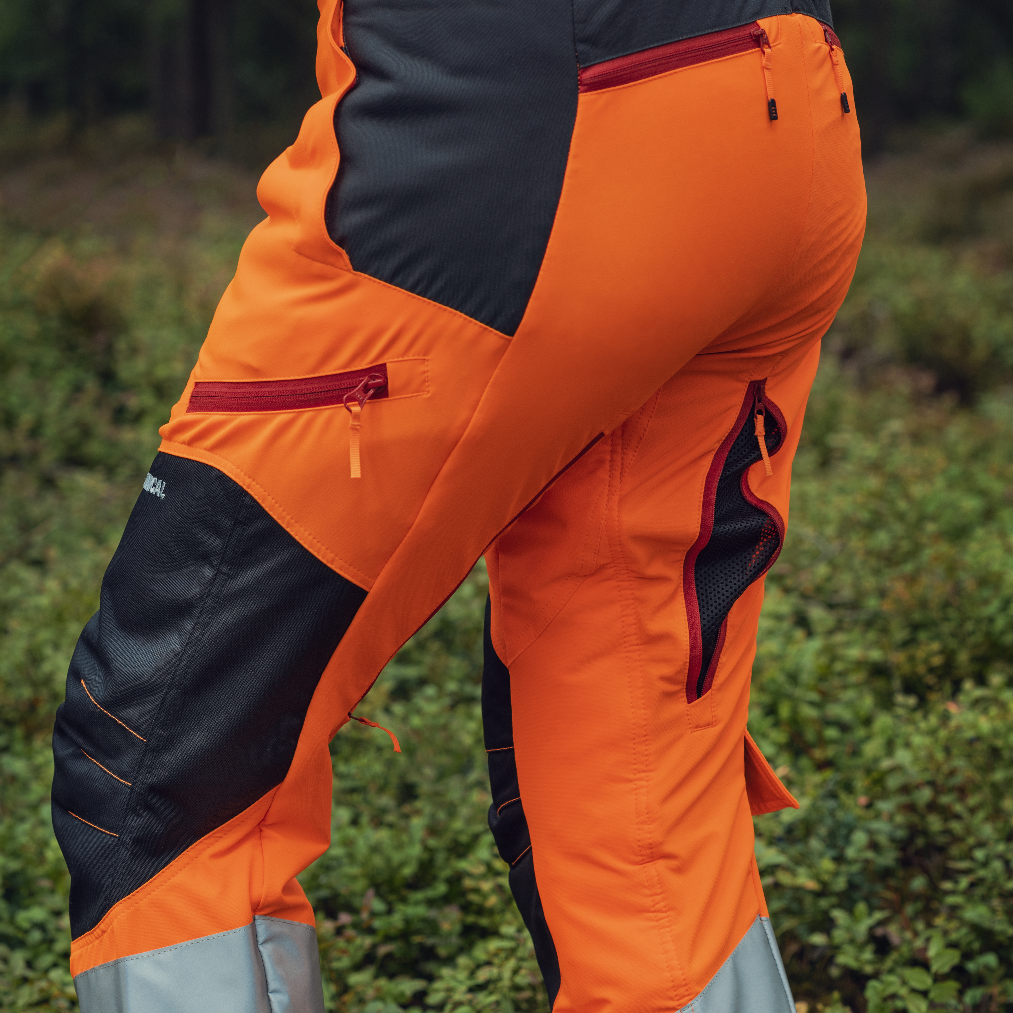 Ventilation zippers on back of legs