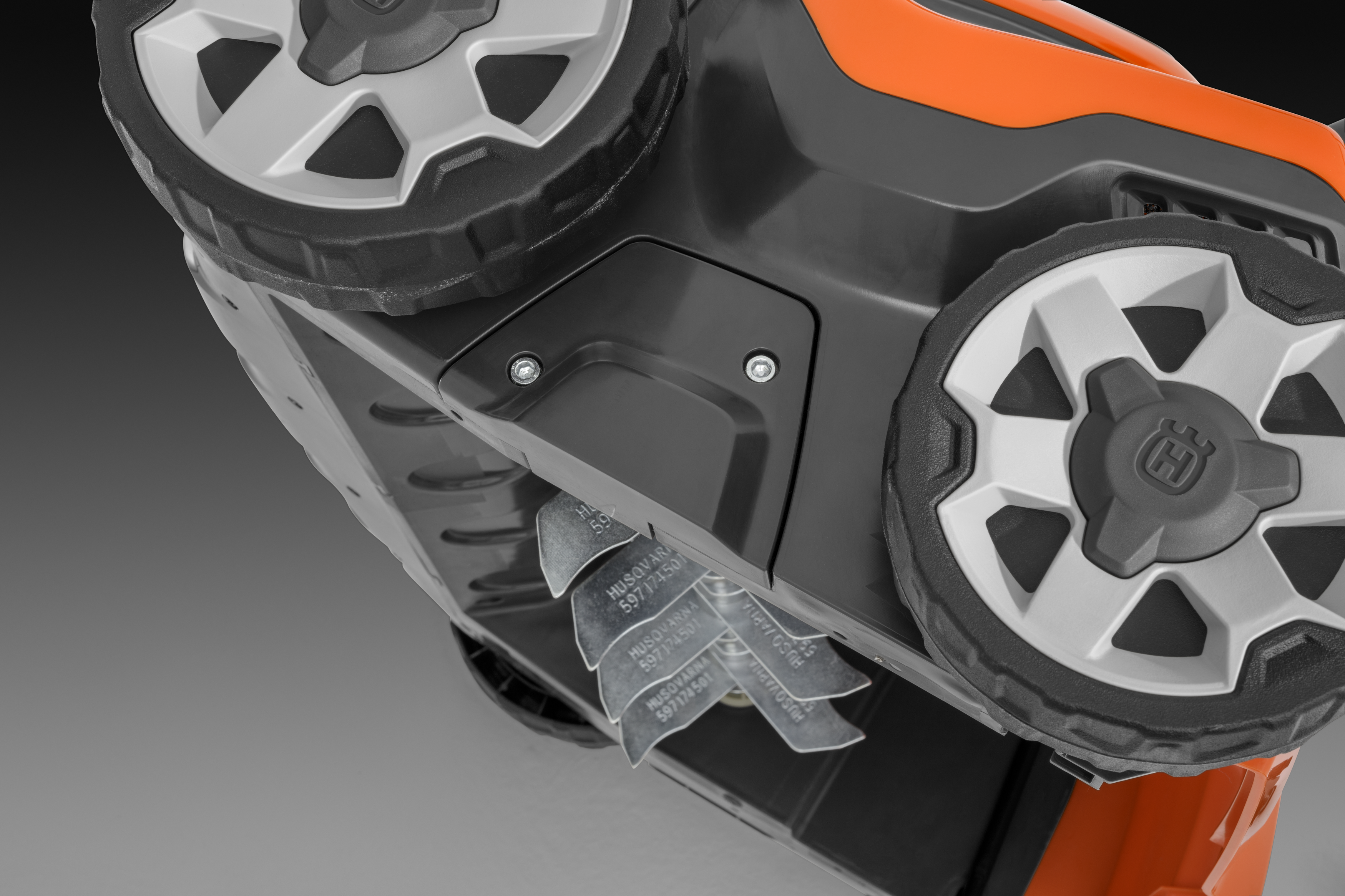 2-in-1 switch of blades