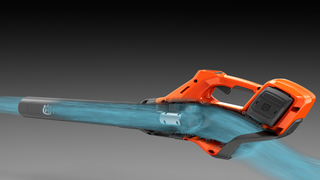 530iB d&uacute;chadlo, bat&eacute;ria, pokročil&yacute; dizajn ventil&aacute;tora motora