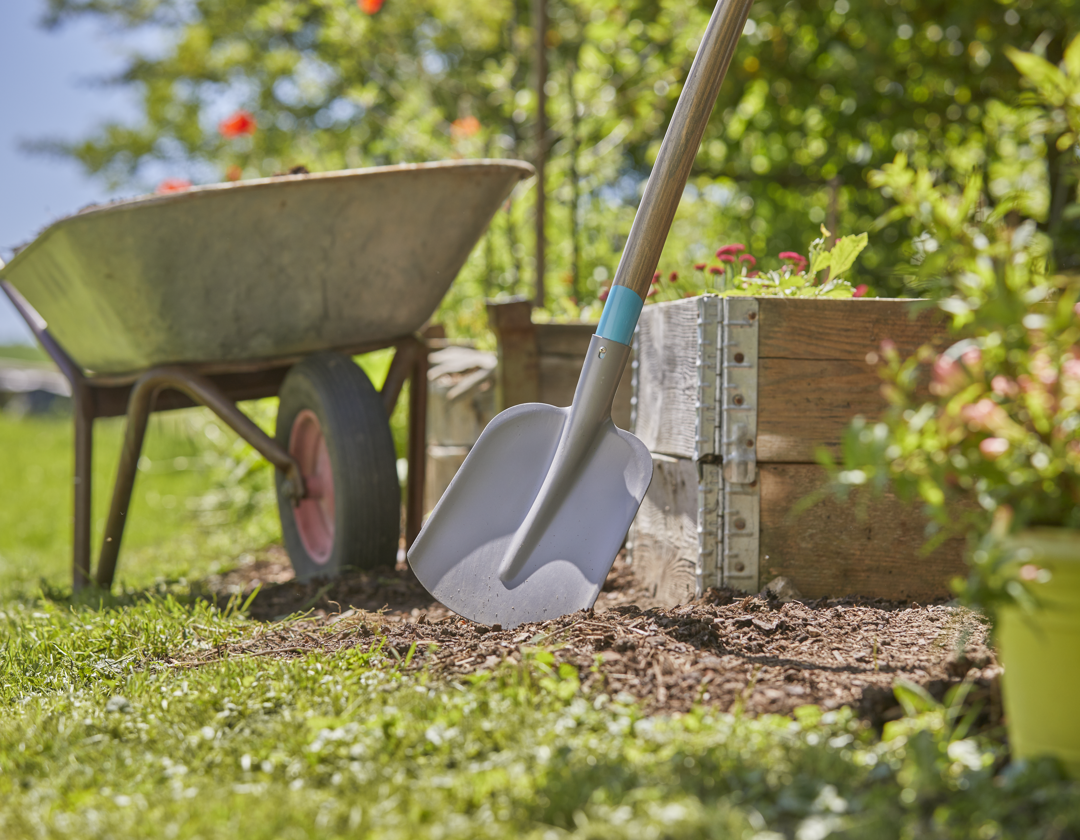 NatureLine Scoop Shovel