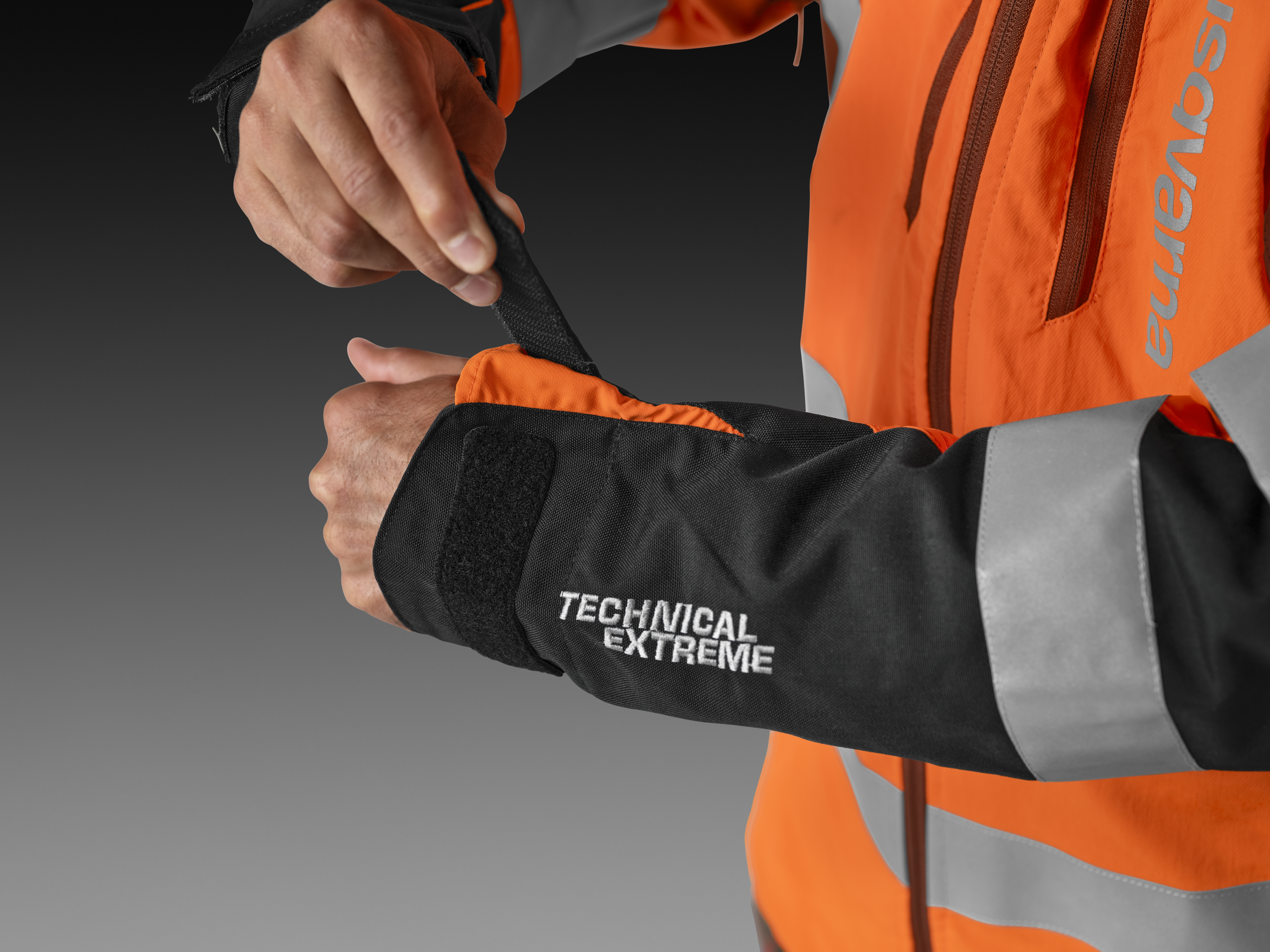 Klittenbandsluiting aan het einde van de mouwen