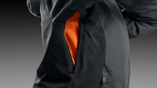 Xplorer, Vrchná bunda, Ventilačný zips pod pazuchou