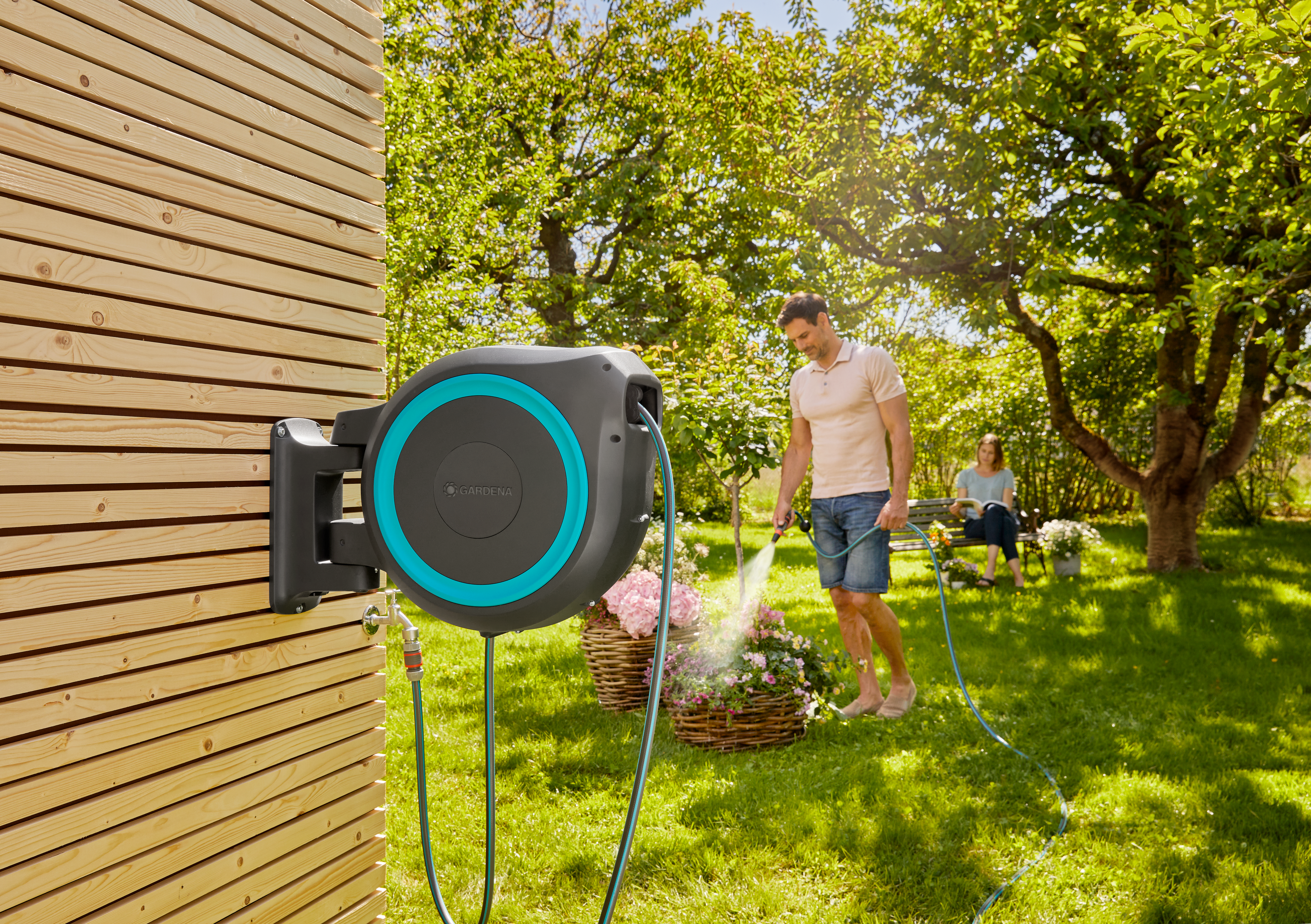 Wall-Mounted Hose Box RollUp XL