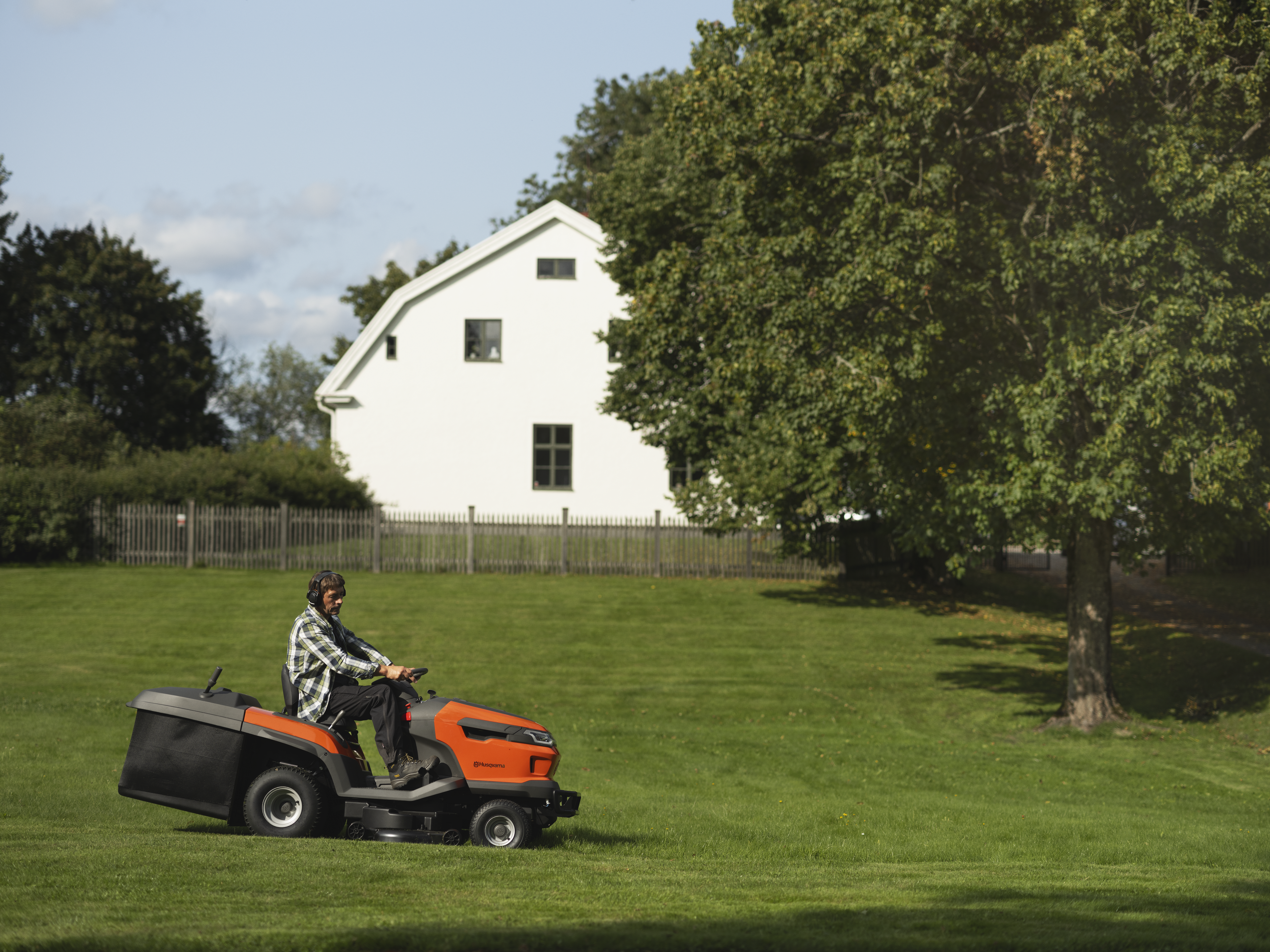 Husqvarna TC 220T — fotografie 1