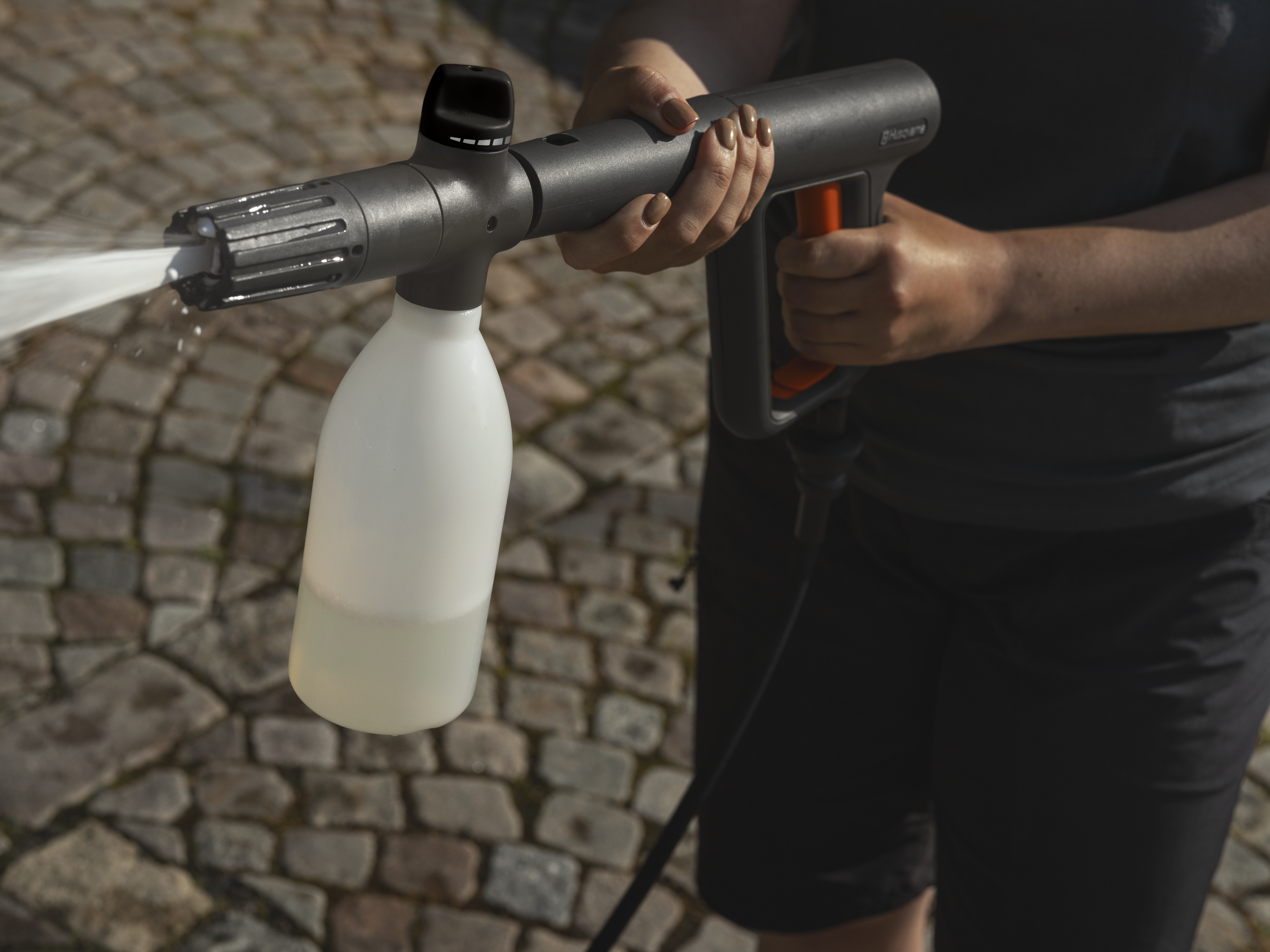 High-coverage foam sprayer