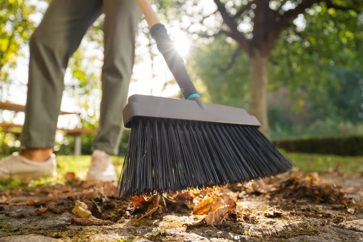 PureLine – szczotka do zamiatania tarasów, Narzędzia ogrodowe