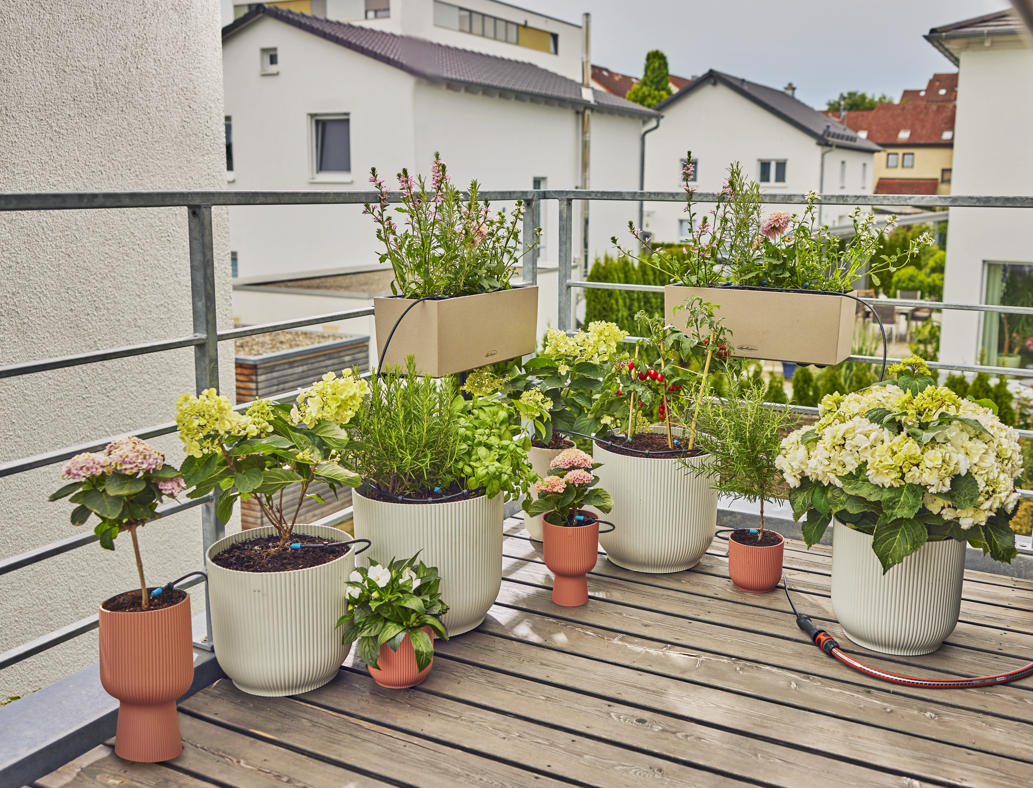 Kit d'initiation pour balcon avec goutteur r&eacute;glable (15 plantes)