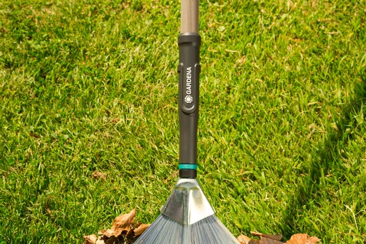 Balai à gazon réglable PureLine 30 à 50 cm Dents acier Manche bois FSC 100 % - vue 6