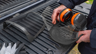 Vymeniteľné vizory, štít na tvári