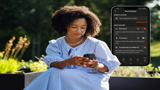 Automower Smart Routines – screenshot AMC osoby s telefónom