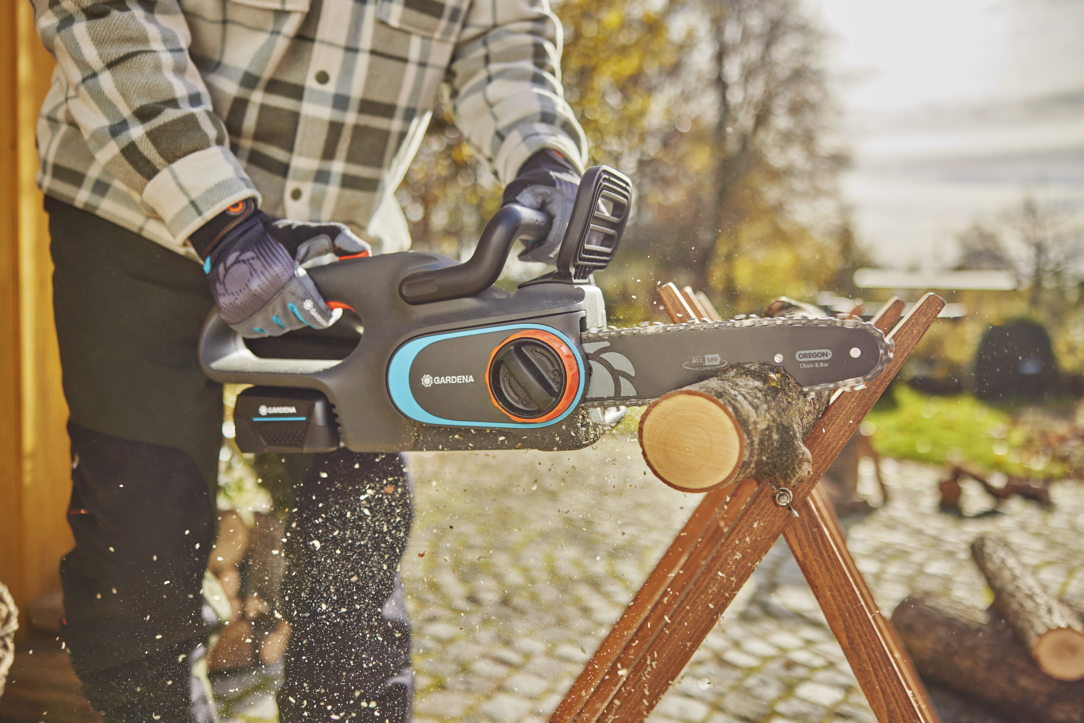 PowerSaw Akkumul&aacute;toros l&aacute;ncfűr&eacute;sz 250/18V akkumul&aacute;torral (4,0 Ah)