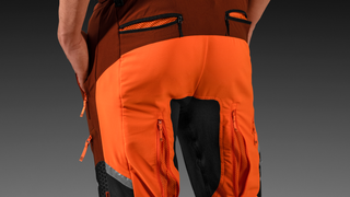Tuuletusvetoketjut takana, Technical Extreme -housut