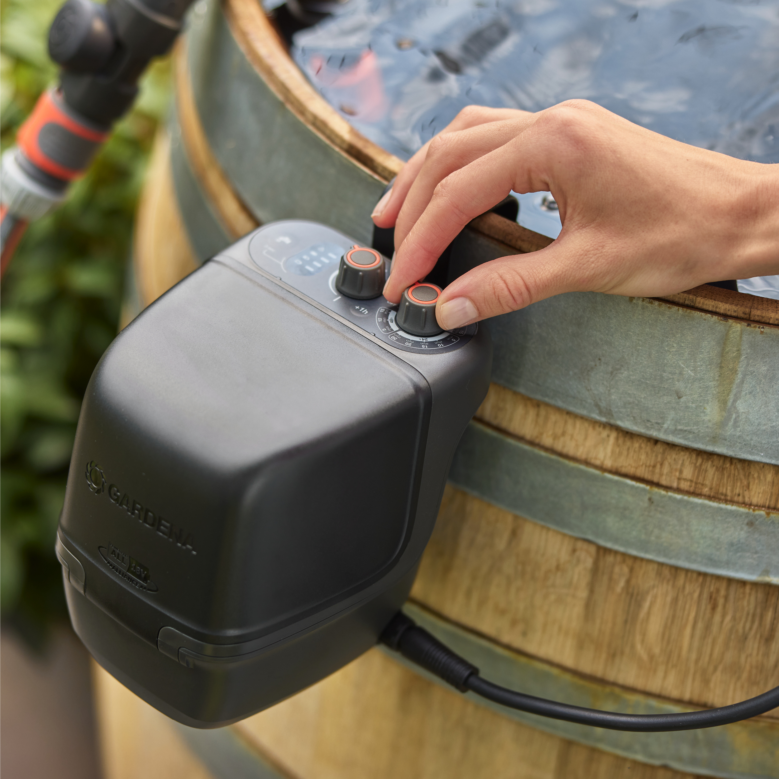 Pompa per Cisterna a batteria 2400 Comfort Automatic 18V P4A Set pronto all'uso, Pompe