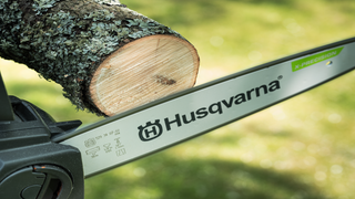 Precise cutting Battery chainsaw 215i