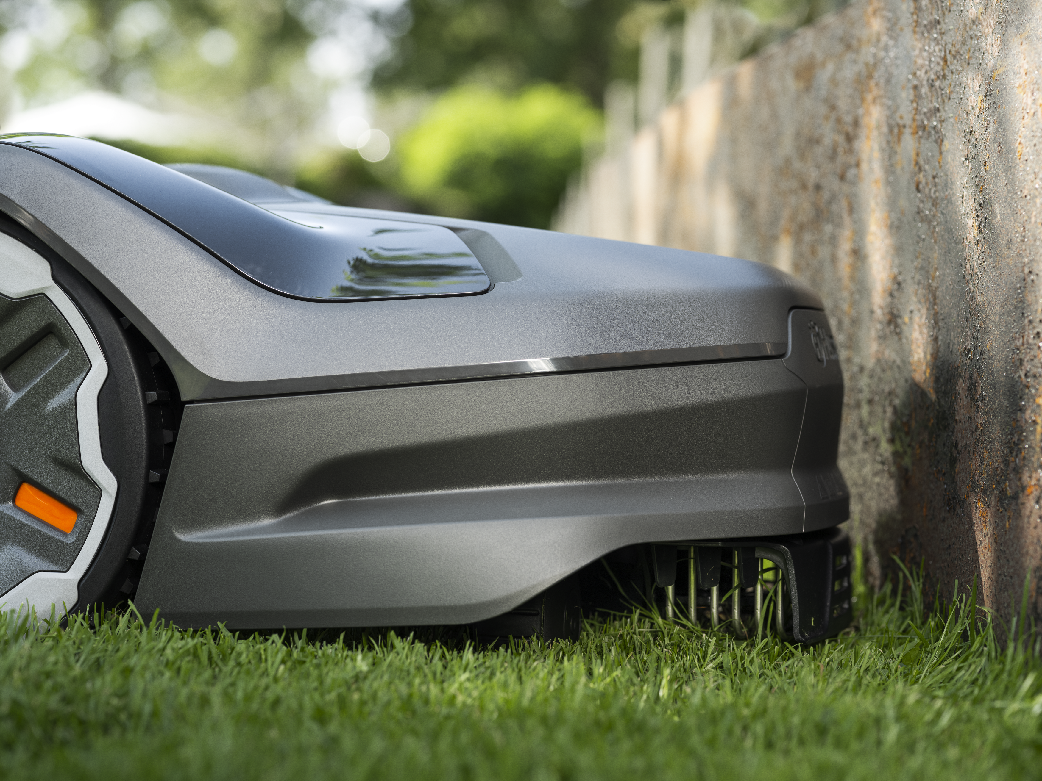 Husqvarna Automower® 305E NERA — fotografie 1