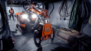 DXR 95 Laster inn i varebil