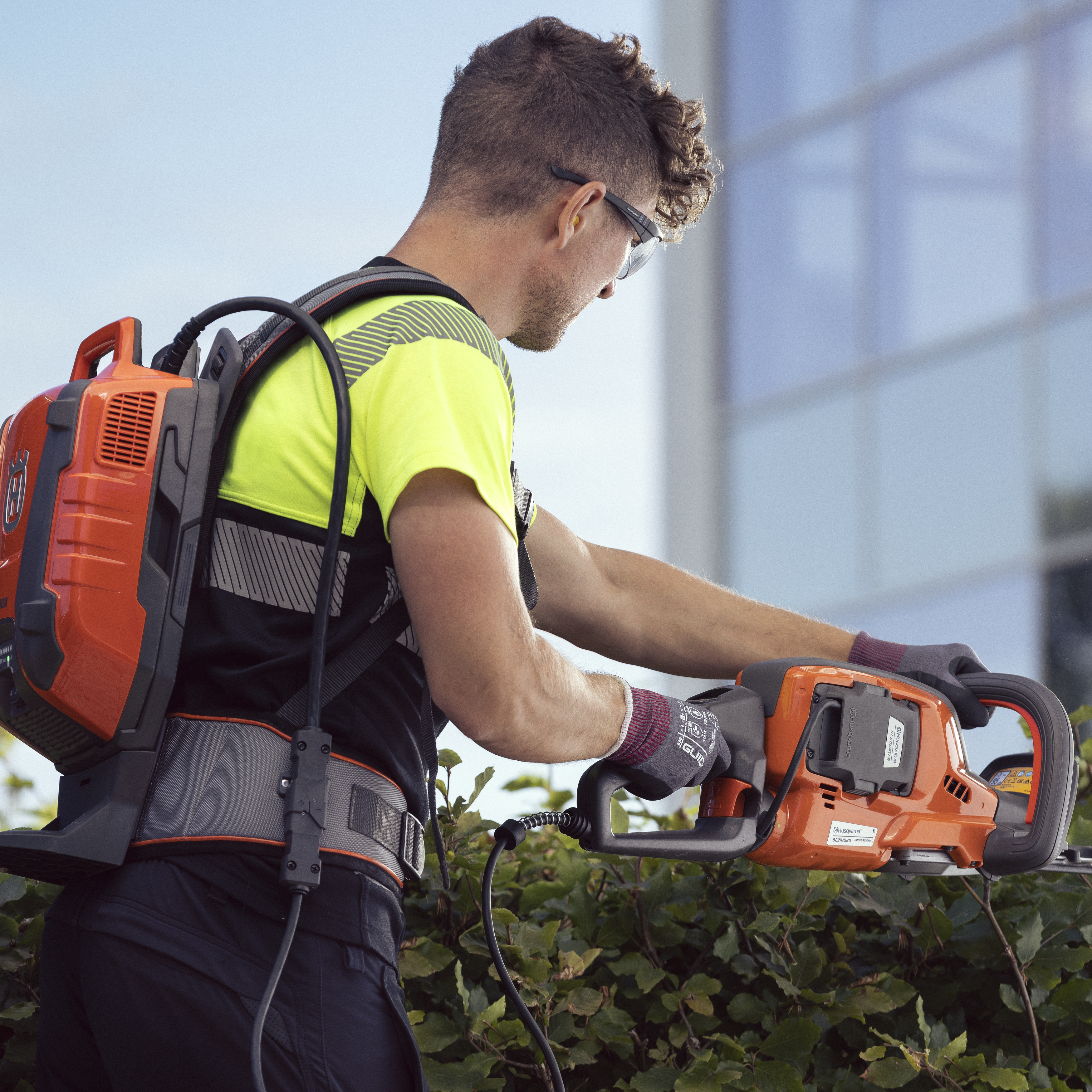 Hedge trimmer battery adapter